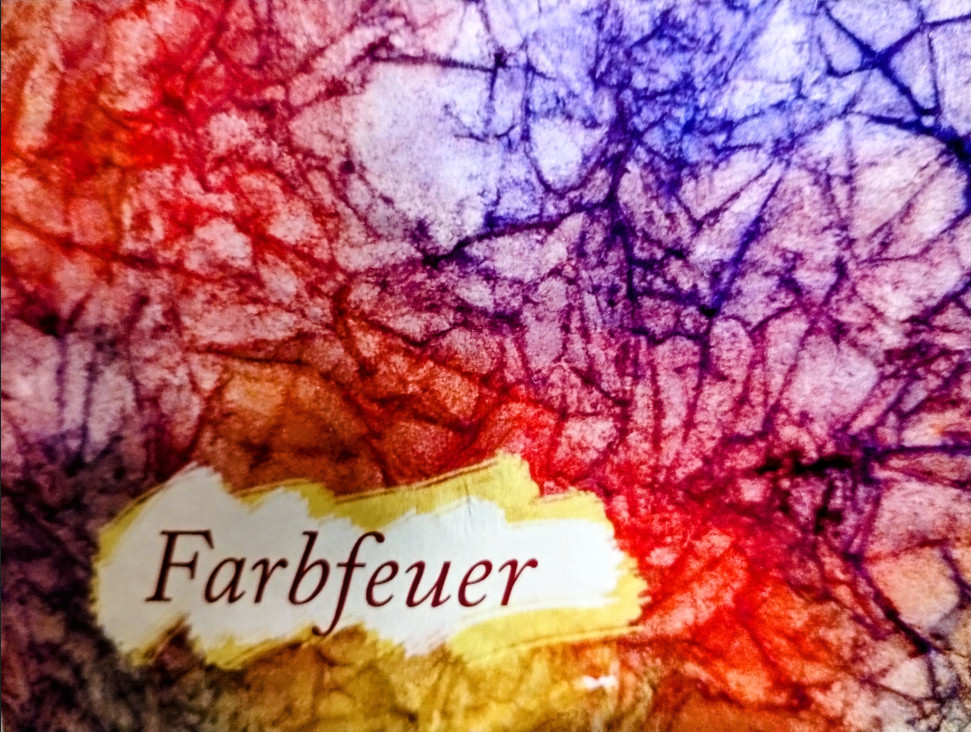 bunter dynamischer Hintergrund mit Schriftzug Farbfeuer